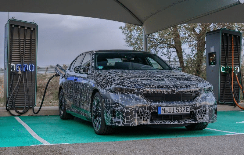 BMW Development Head Warns of Challenges in Transition to All-Electric Future
