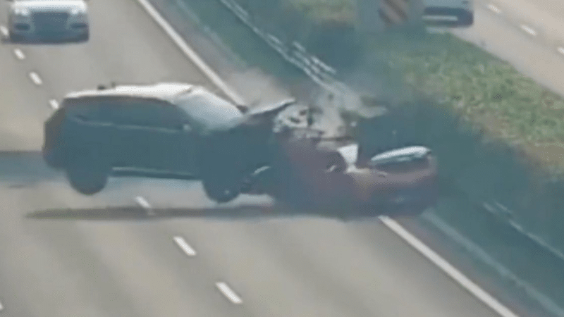 Distracted Driver Smashes into Lamborghini on Chinese Motorway